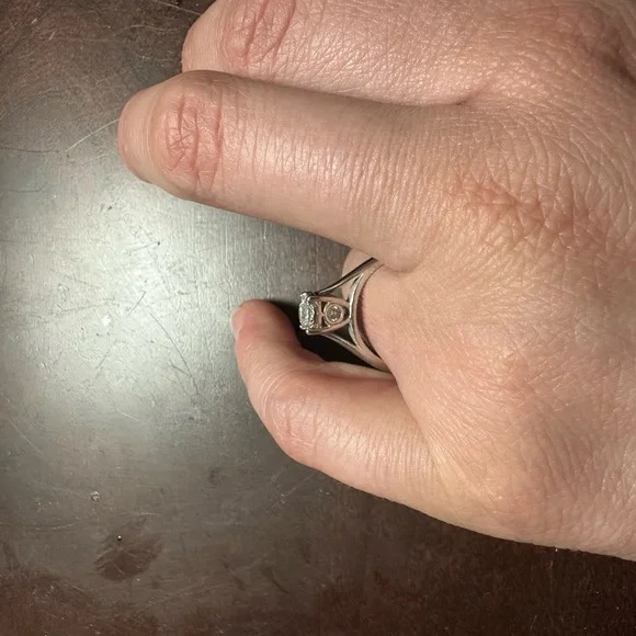 Timeless 10K white Gold Solitaire Ring - Picture 5 of 9